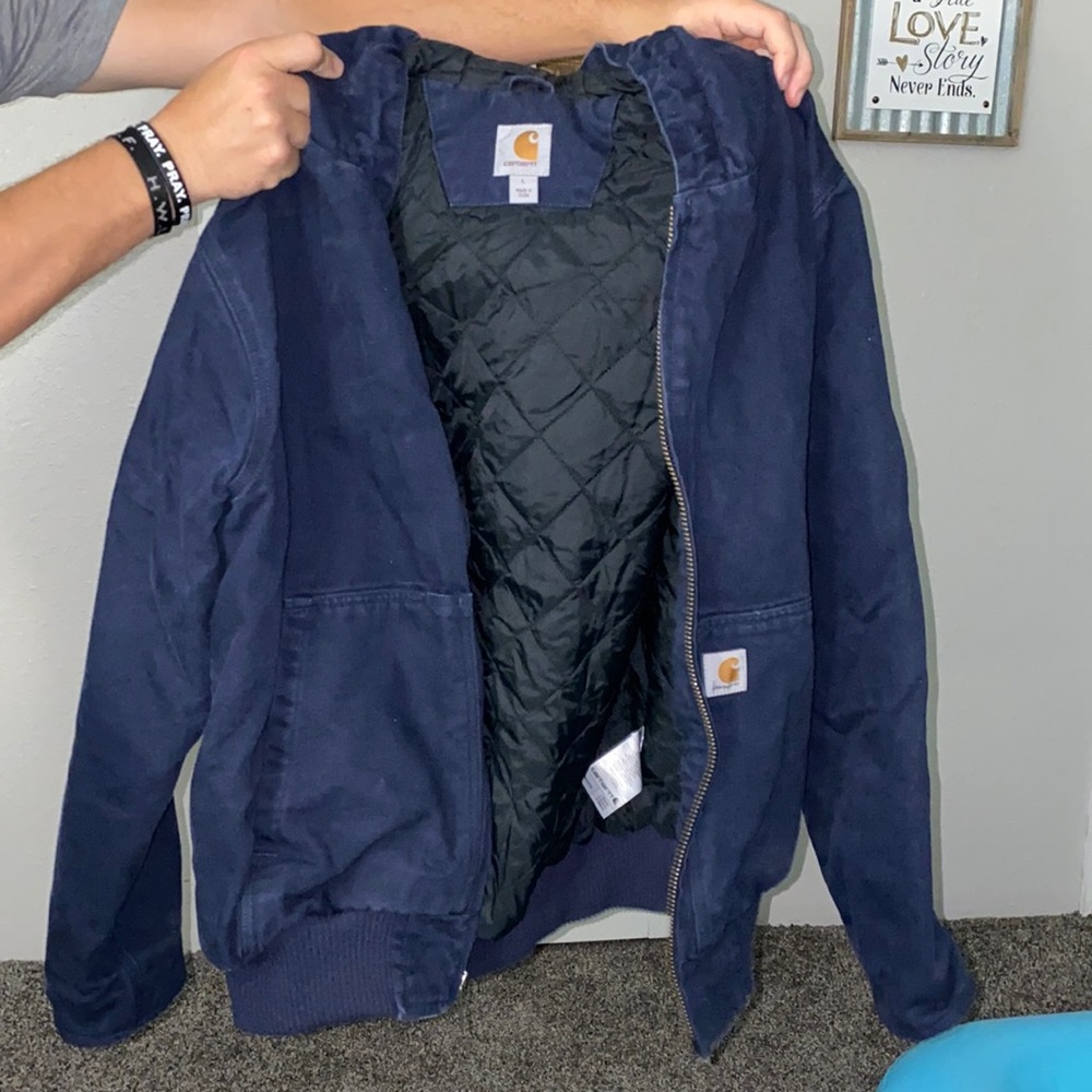 Navy Blue Carhart Hooded quilt lined Jacket.  Great used condition. Size Large.